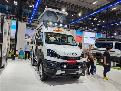 Star Iveco VanLife 4x4 Van de campista off-road